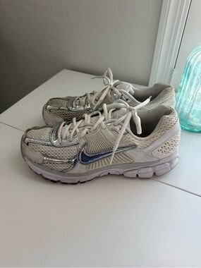 Nike Zoome Vomero 5 WHITE/METALLIC SILVER/SUMMIT WHITE